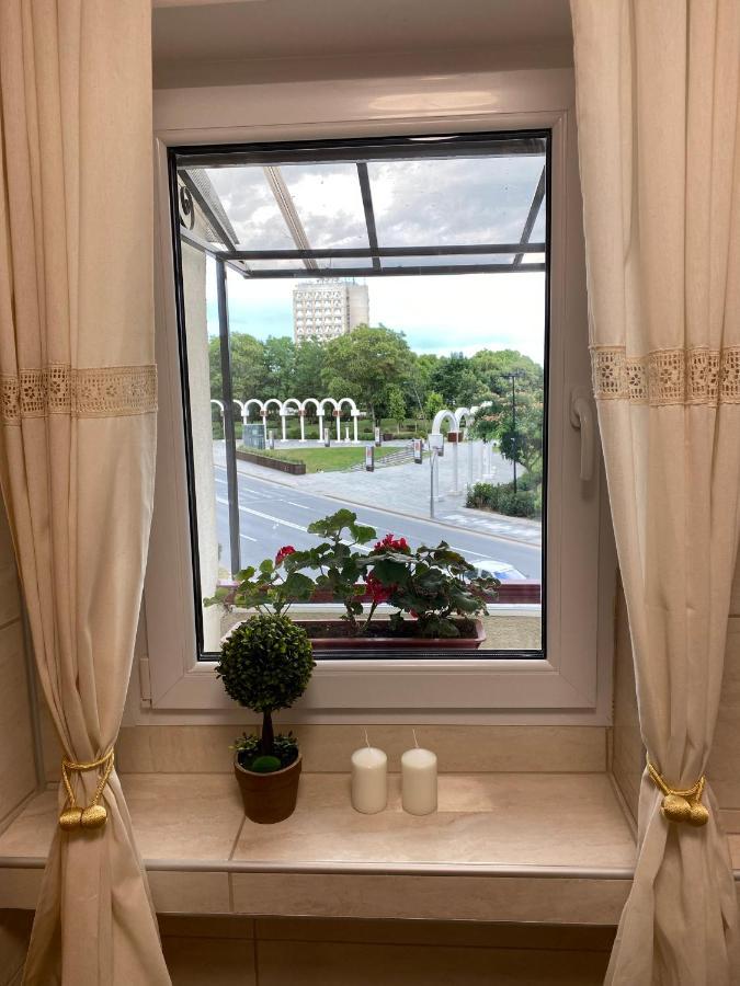 Studio Panoramic With Balcony And Parcul Unirii View Alba Iulia Exterior photo