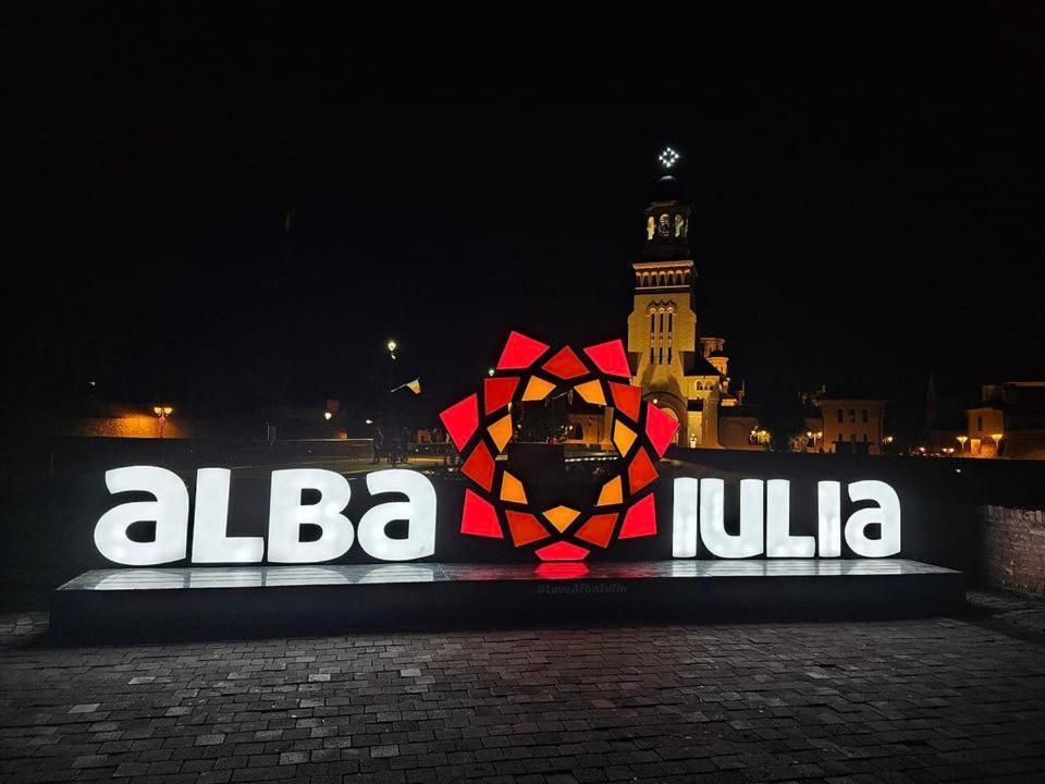 Studio Panoramic With Balcony And Parcul Unirii View Alba Iulia Exterior photo