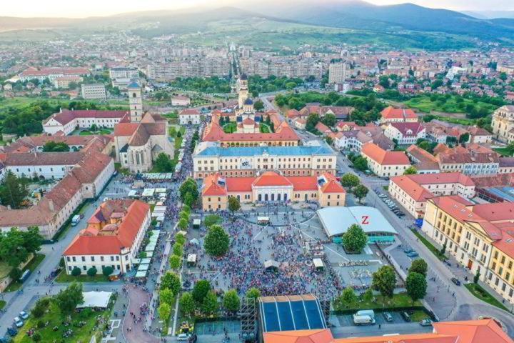 Studio Panoramic With Balcony And Parcul Unirii View Alba Iulia Exterior photo